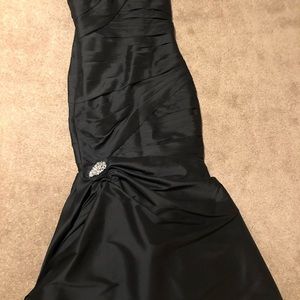 Monique lhuillier black gown